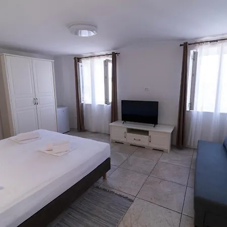 Crystal Sea Apartment *