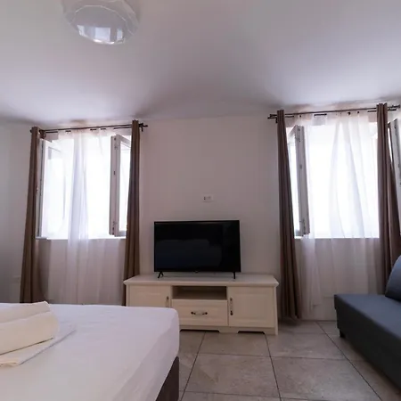 Crystal Sea Apartment *