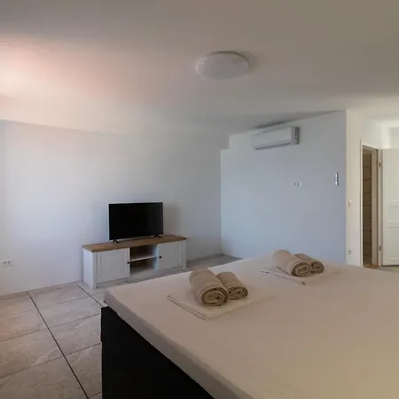 Apartment Crystal Sea Sutivan