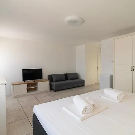 Apartment Crystal Sea Sutivan