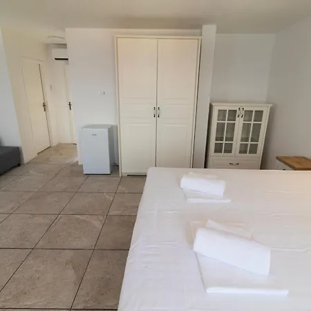 Crystal Sea Apartment Sutivan