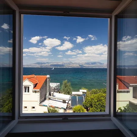 Apartment Crystal Sea Sutivan