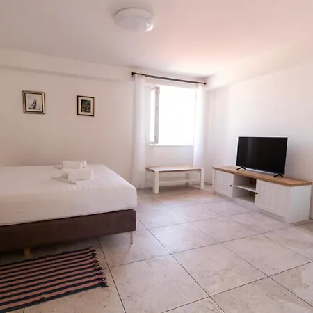 Crystal Sea Apartment *